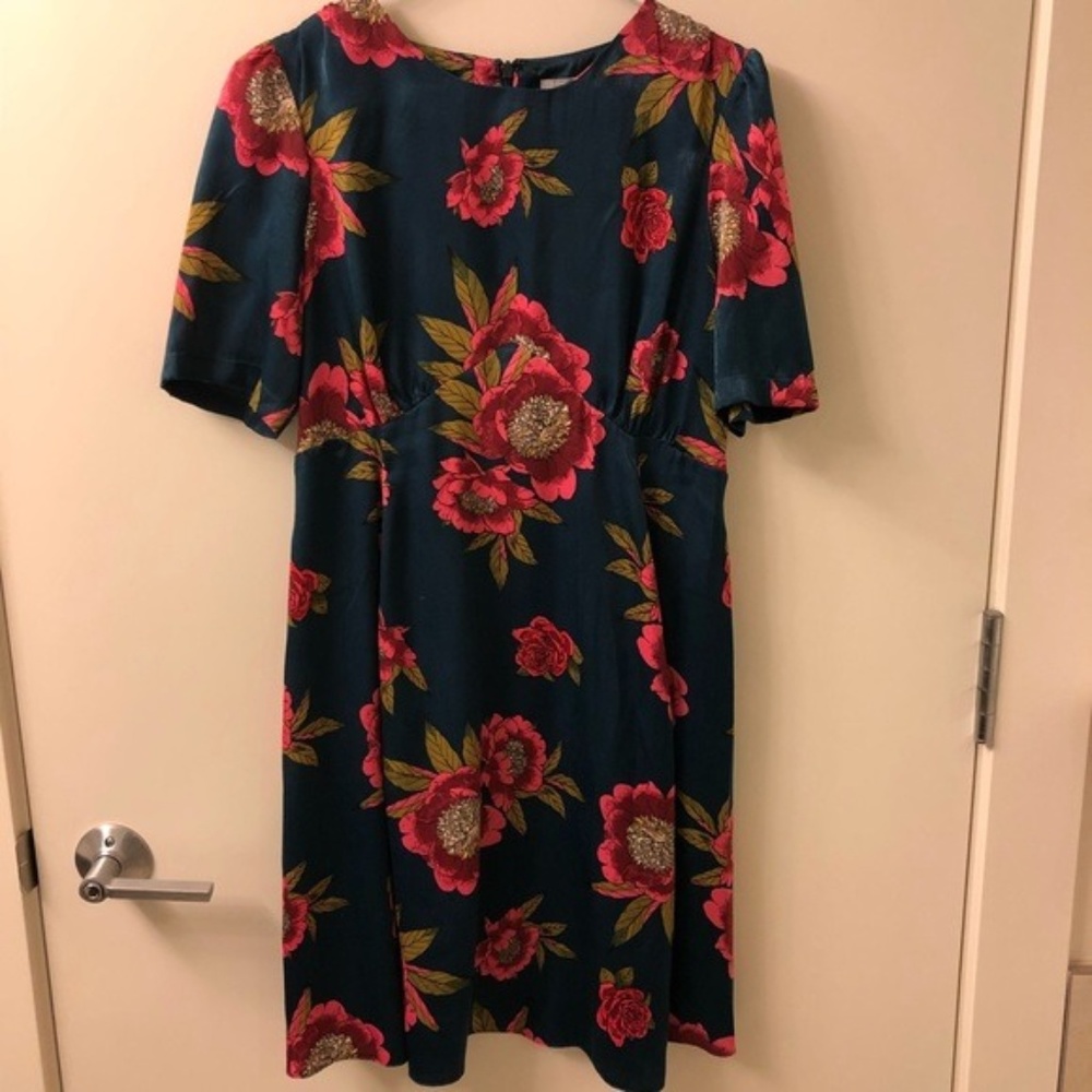 Beautiful floral maternity dress! Only worn once!